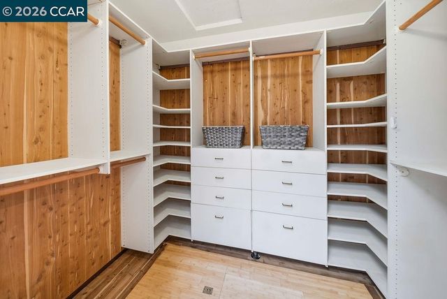 555 Kismet Ct, Walnut Creek, CA 94597