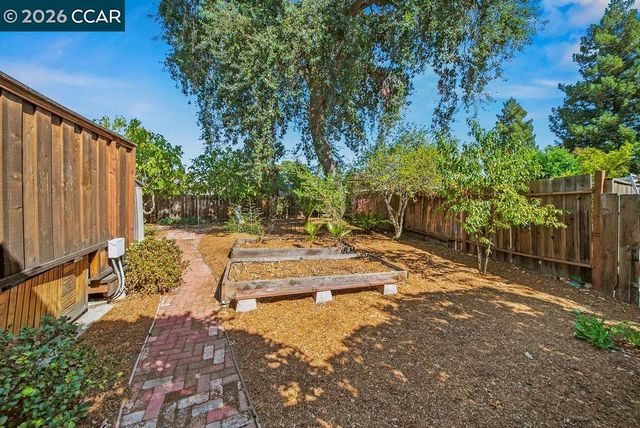 555 Kismet Ct, Walnut Creek, CA 94597