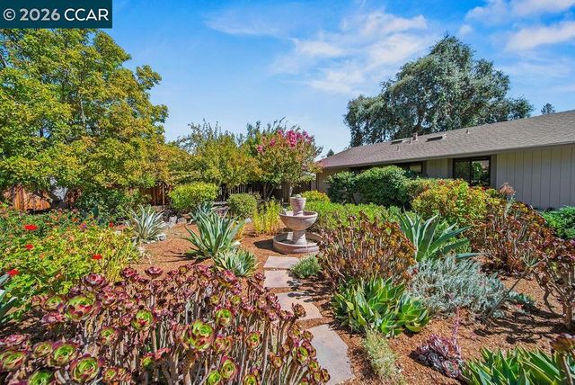 555 Kismet Ct, Walnut Creek, CA 94597