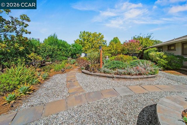 555 Kismet Ct, Walnut Creek, CA 94597