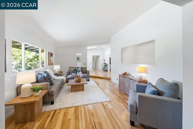 555 Kismet Ct, Walnut Creek, CA 94597