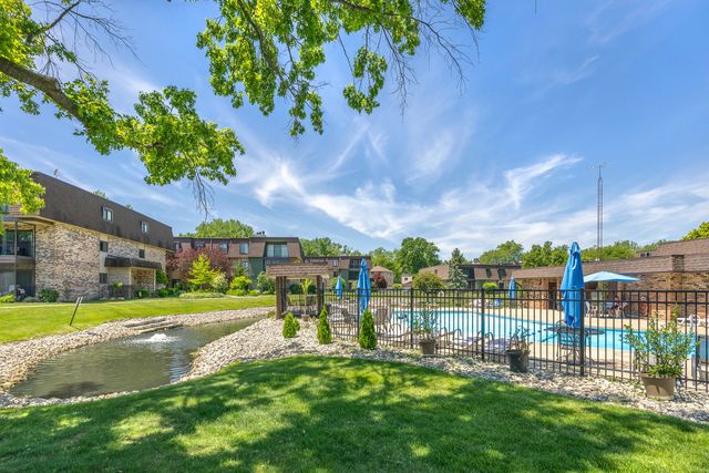 11136 Center Road C, Palos Hills, IL 60465
