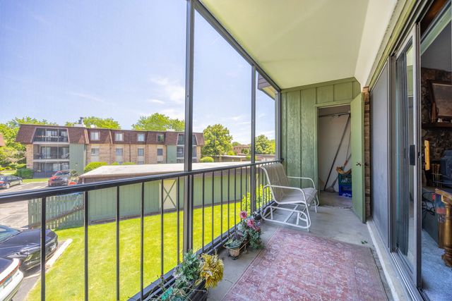11136 Center Road C, Palos Hills, IL 60465