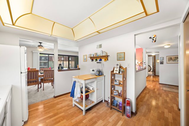 11136 Center Road C, Palos Hills, IL 60465