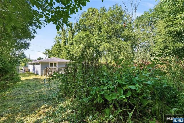 8 Madelyn Avenue, West Milford, NJ 07480