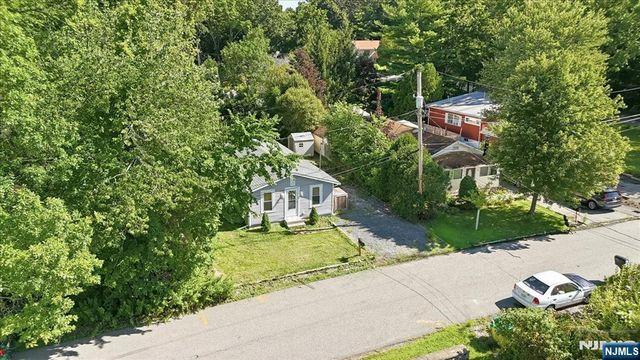 8 Madelyn Avenue, West Milford, NJ 07480