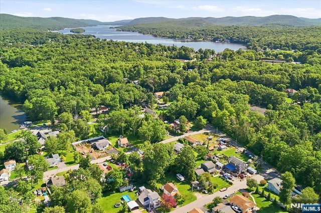 8 Madelyn Avenue, West Milford, NJ 07480