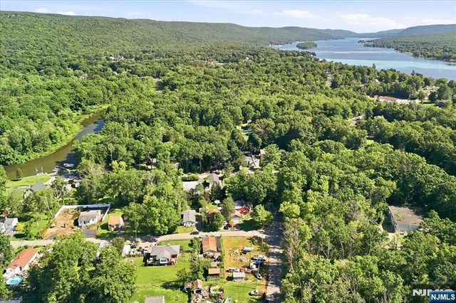 8 Madelyn Avenue, West Milford, NJ 07480