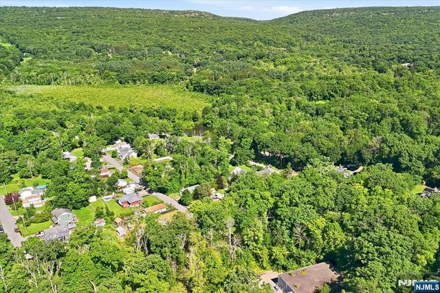 8 Madelyn Avenue, West Milford, NJ 07480