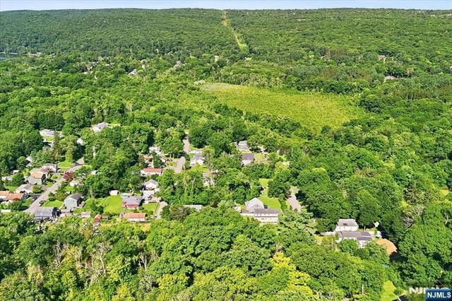 8 Madelyn Avenue, West Milford, NJ 07480