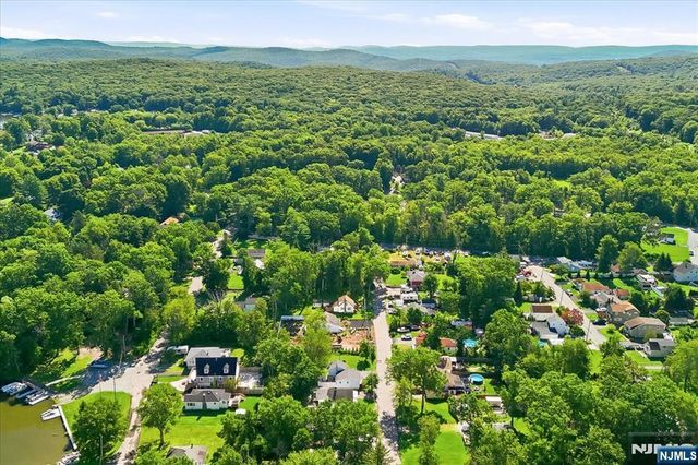 8 Madelyn Avenue, West Milford, NJ 07480