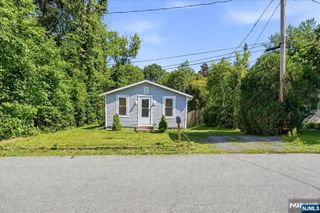 8 Madelyn Avenue, West Milford, NJ 07480
