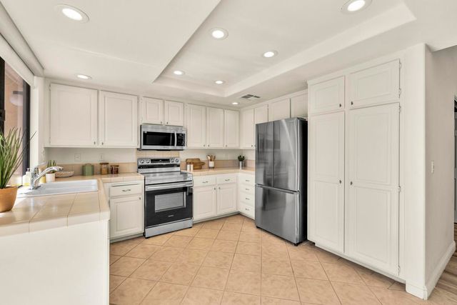 289 Castellana N, Palm Desert, CA 92260