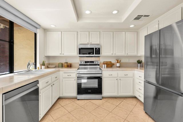 289 Castellana N, Palm Desert, CA 92260