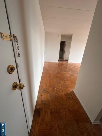 77 Prospect Avenue 6E, Hackensack, NJ 07601