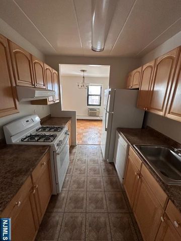 77 Prospect Avenue 6E, Hackensack, NJ 07601