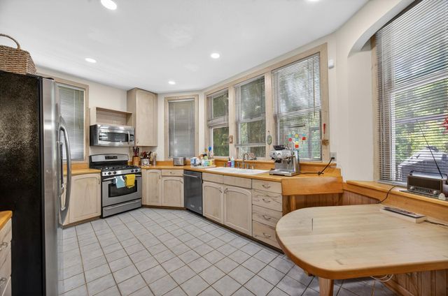 3940 Bannister Rd, Fair Oaks, CA 95628