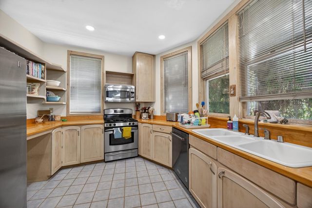 3940 Bannister Rd, Fair Oaks, CA 95628