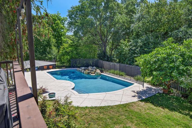 3940 Bannister Rd, Fair Oaks, CA 95628