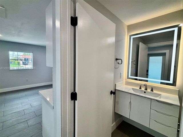 130 W 57th St SIDE, Hialeah, FL 33012