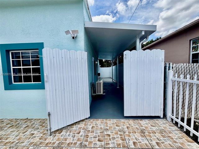 130 W 57th St SIDE, Hialeah, FL 33012