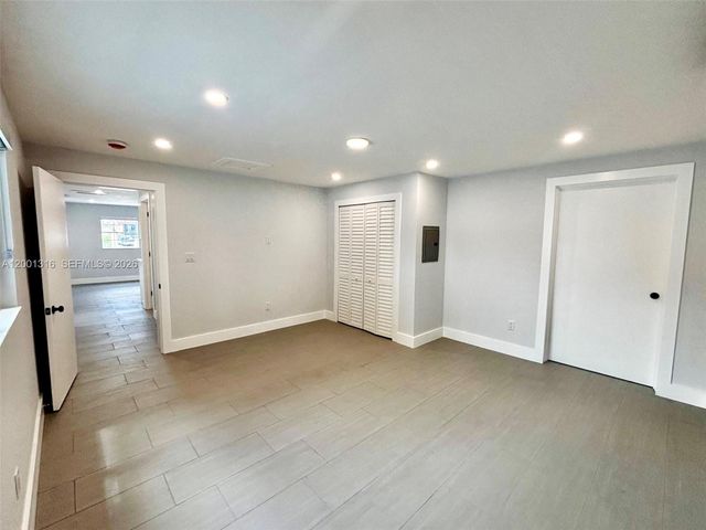 130 W 57th St SIDE, Hialeah, FL 33012