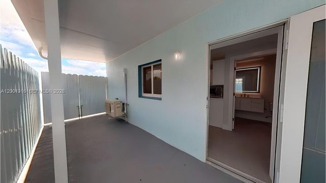 130 W 57th St SIDE, Hialeah, FL 33012