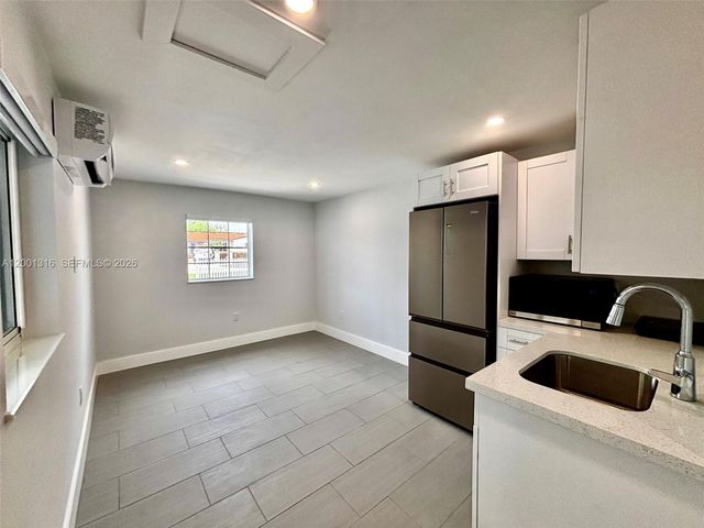 130 W 57th St SIDE, Hialeah, FL 33012