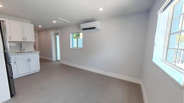 130 W 57th St SIDE, Hialeah, FL 33012