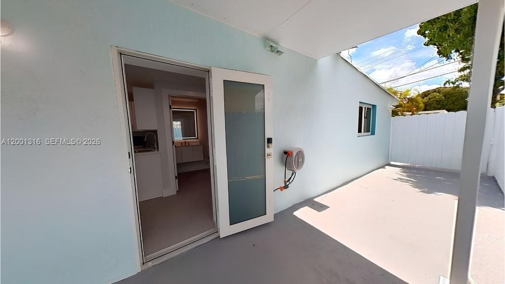 130 W 57th St SIDE, Hialeah, FL 33012