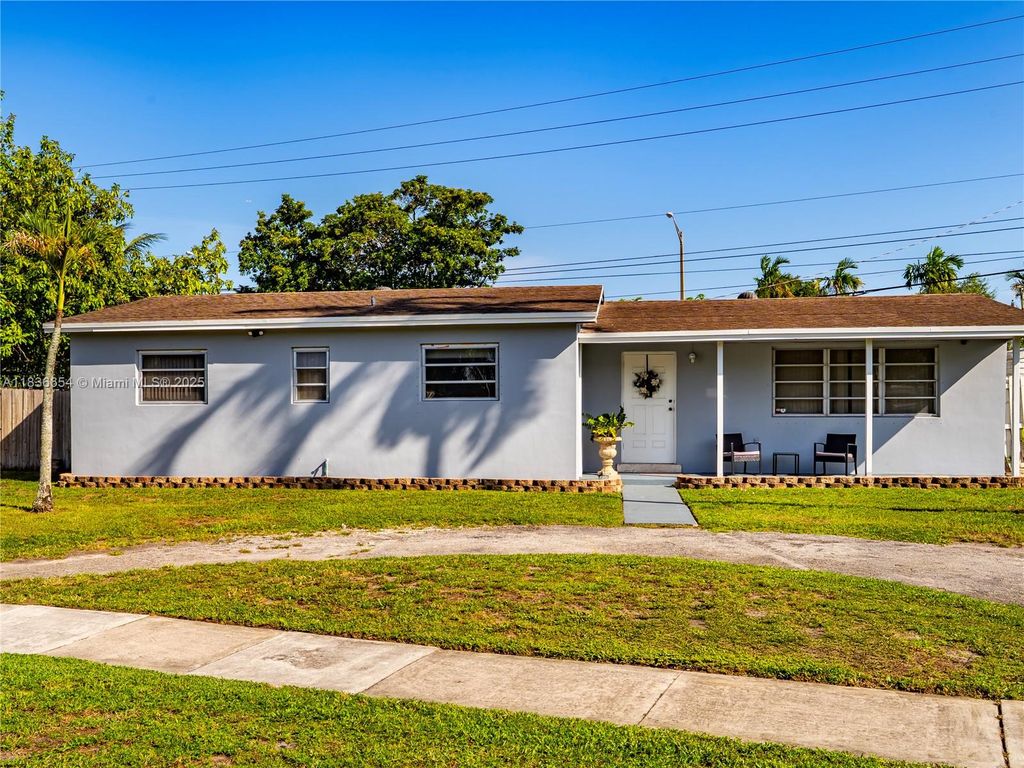 6530 Tyler St, Hollywood, FL 33024
