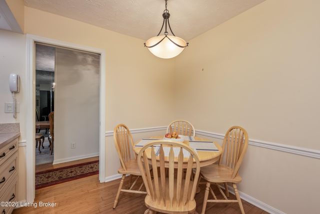 1602 Gardiner Ln APT 120, Louisville, KY 40205