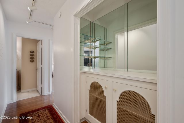 1602 Gardiner Ln APT 120, Louisville, KY 40205