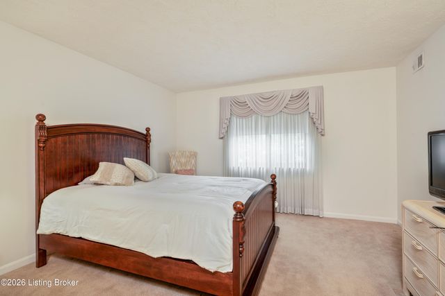 1602 Gardiner Ln APT 120, Louisville, KY 40205