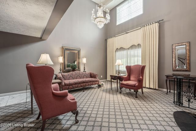 1602 Gardiner Ln APT 120, Louisville, KY 40205