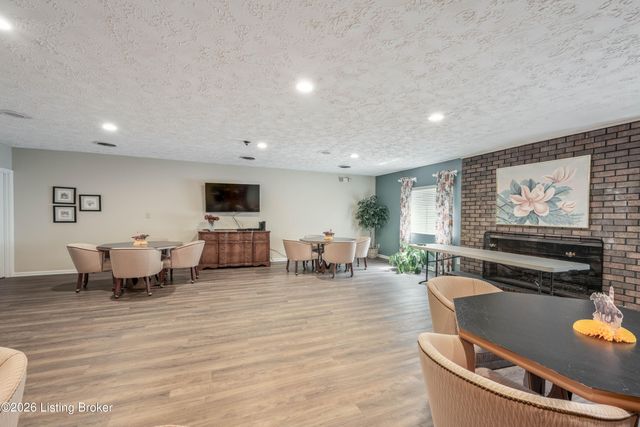 1602 Gardiner Ln APT 120, Louisville, KY 40205