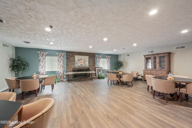 1602 Gardiner Ln APT 120, Louisville, KY 40205