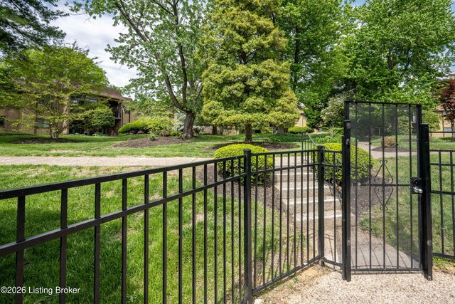 1602 Gardiner Ln APT 120, Louisville, KY 40205