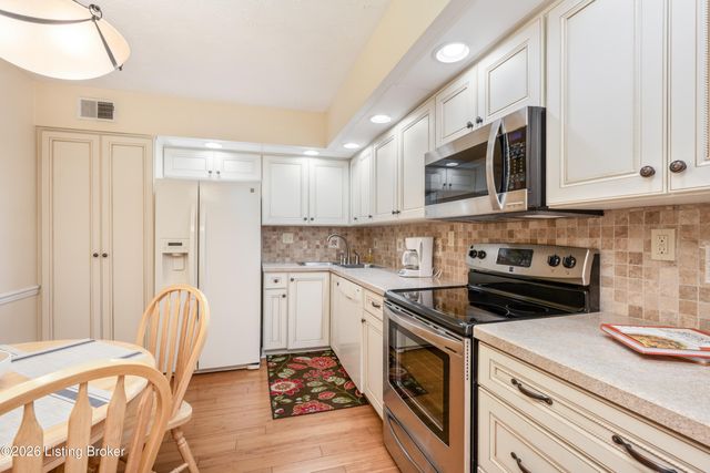 1602 Gardiner Ln APT 120, Louisville, KY 40205