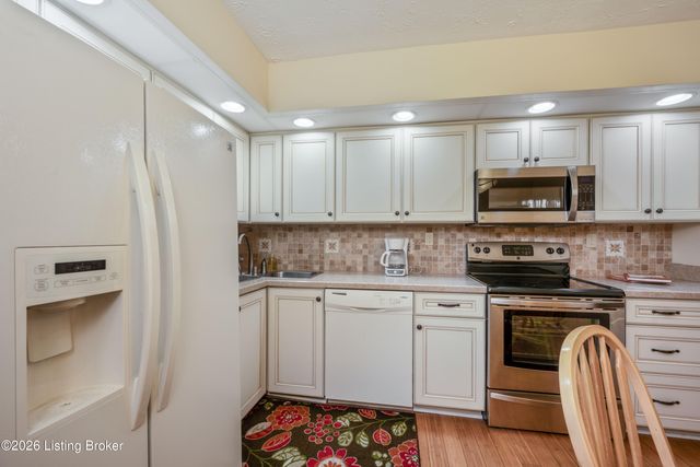 1602 Gardiner Ln APT 120, Louisville, KY 40205