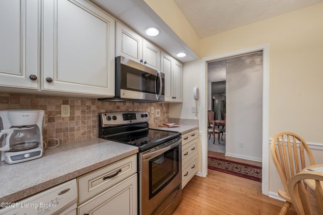 1602 Gardiner Ln APT 120, Louisville, KY 40205