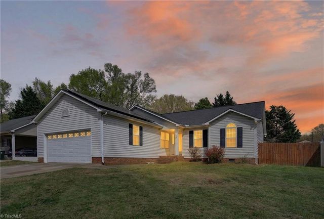 11 Oak Meadow Lane, Thomasville, NC 27360