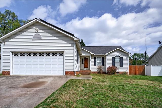 11 Oak Meadow Lane, Thomasville, NC 27360