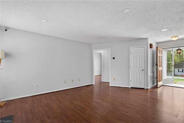 11 Oak Meadow Lane, Thomasville, NC 27360