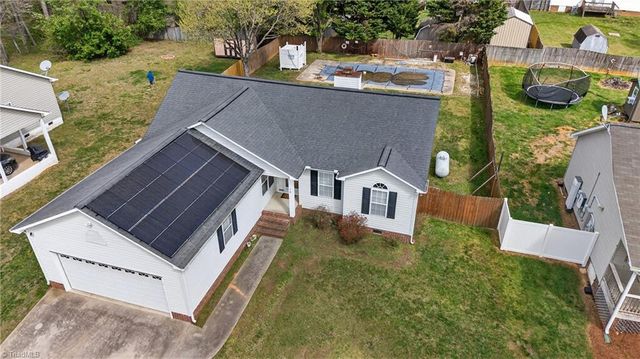 11 Oak Meadow Lane, Thomasville, NC 27360