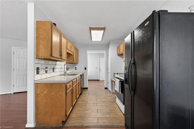 11 Oak Meadow Lane, Thomasville, NC 27360