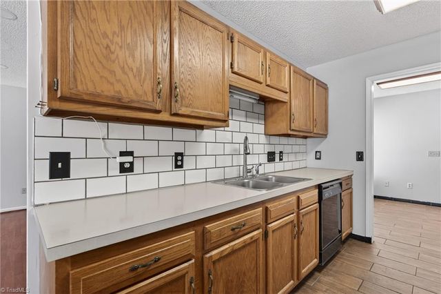 11 Oak Meadow Lane, Thomasville, NC 27360