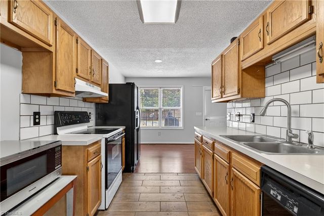 11 Oak Meadow Lane, Thomasville, NC 27360