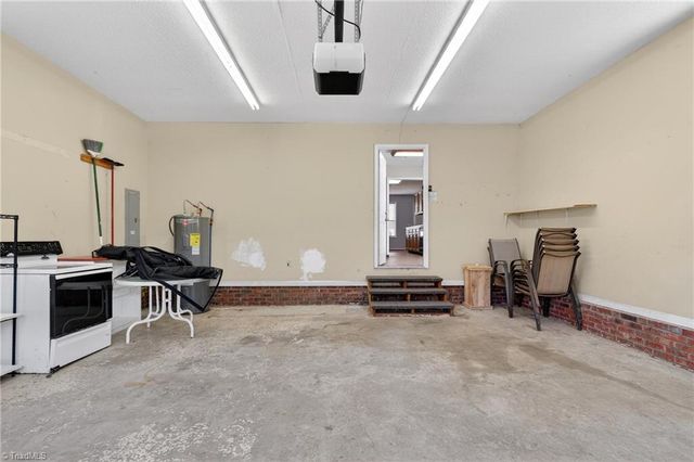 11 Oak Meadow Lane, Thomasville, NC 27360