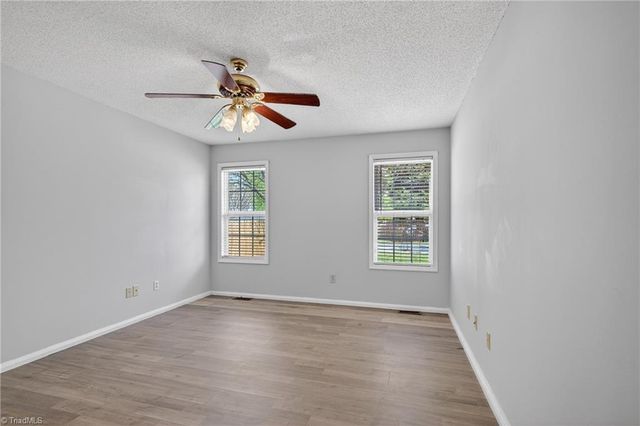 11 Oak Meadow Lane, Thomasville, NC 27360